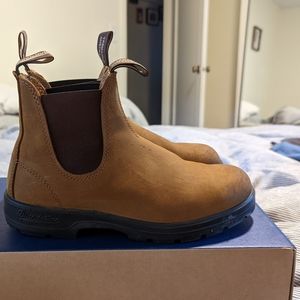 Blundstones size 6 Womens ( 9 in US size)